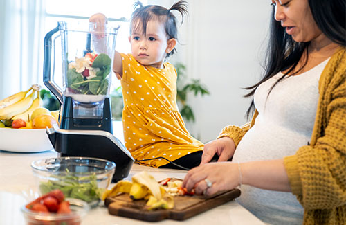 El programa electrónico para comprar alimentos estará disponible para las  familias que califican